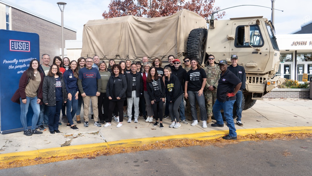 Illinois National Guard Soldiers Participate in USO Care Package Event