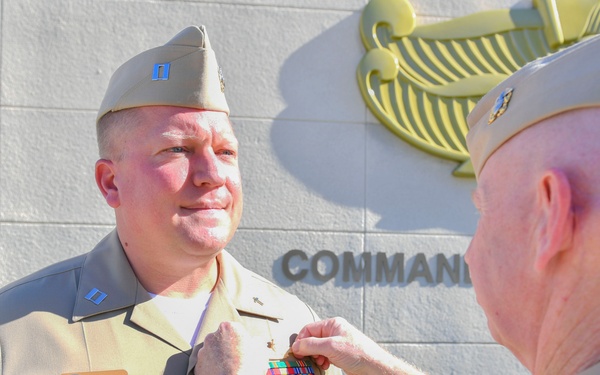 Navy Chaplain receives Surface Chaplain Officer warfare pin
