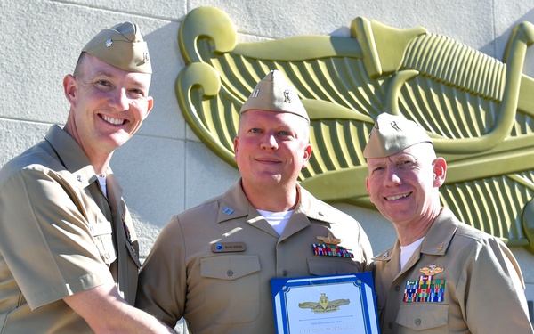 Navy Chaplain receives Surface Chaplain Officer warfare pin