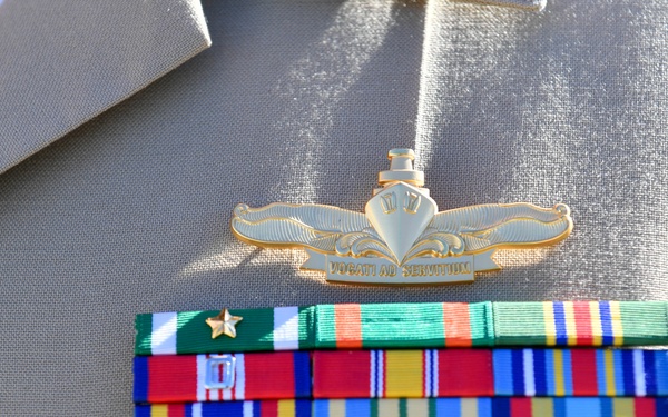 Navy Chaplain receives Surface Chaplain Officer warfare pin
