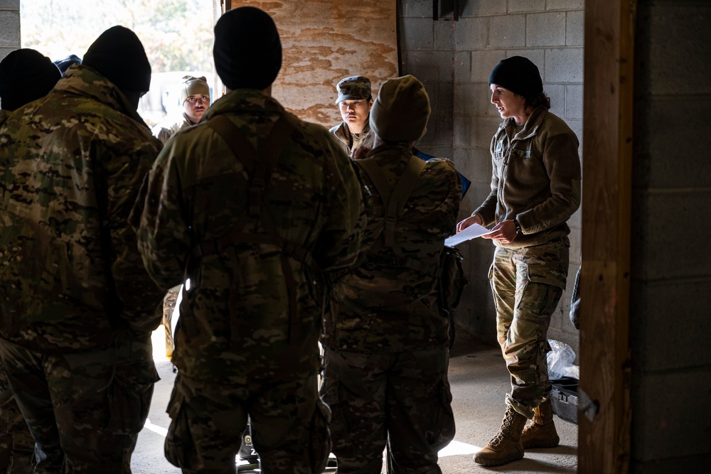 USAMMDA, USAMTEAC teams test field-portable ventilator, prolonged care kit during operational assessment with Fort Liberty-based medical company