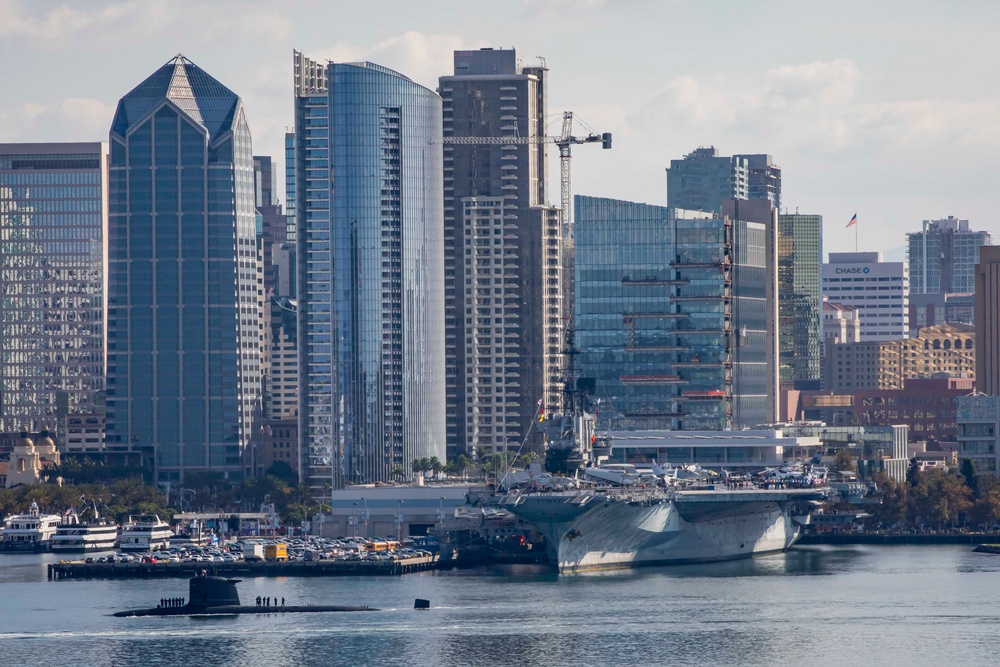 Chilean Navy submarine CS Carrera passes USS Midway Museum