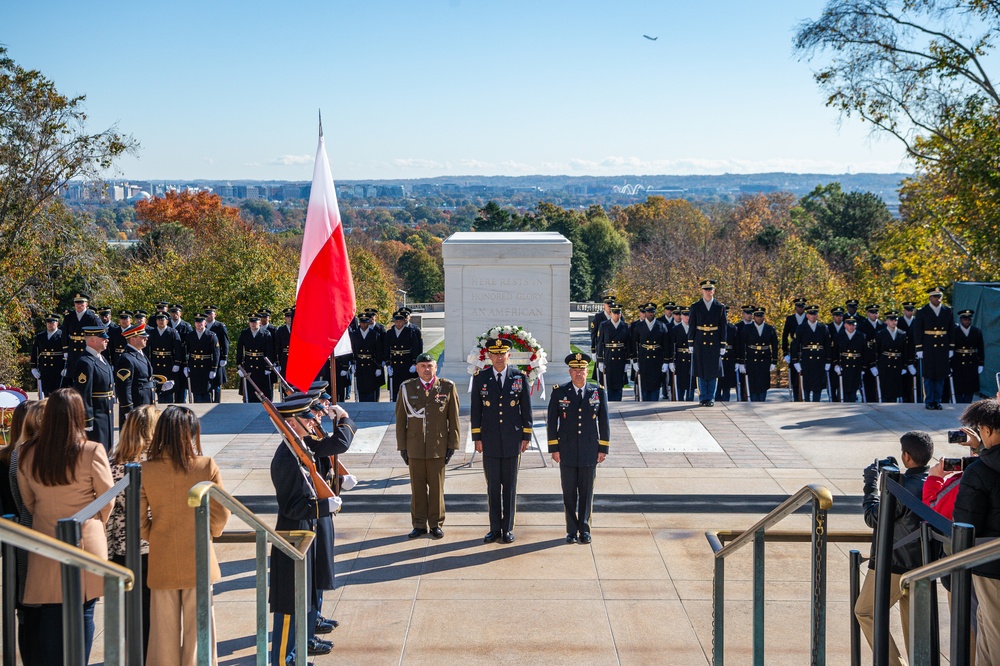 Chief of Polish Armed Forces Lays Wreath at Arlington