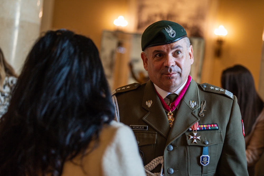 Chief of Polish Armed Forces Lays Wreath at Arlington