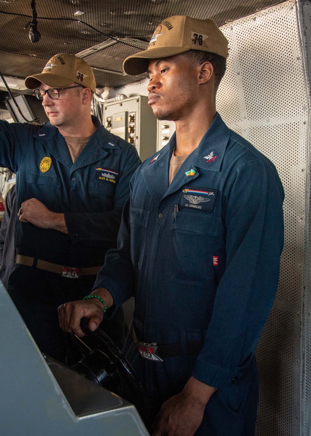 USS Ronald Reagan (CVN 76) conducts vertical replenishment-at-sea with USNS Carl Brashear (T-AKE 7)