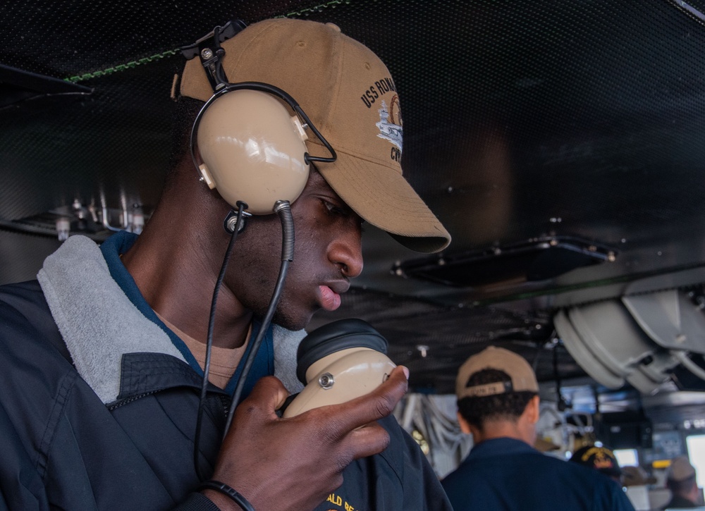 USS Ronald Reagan (CVN 76) conducts vertical replenishment-at-sea with USNS Carl Brashear (T-AKE 7)