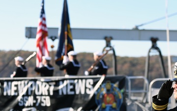 USS Newport News (SSN 750) holds change of command ceremony