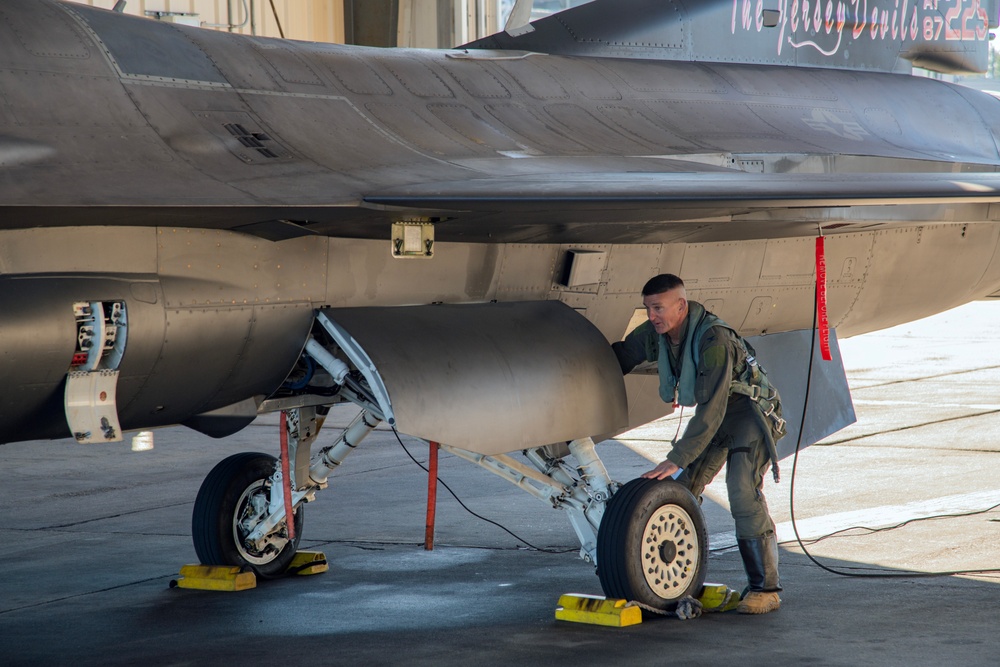 F-16C Fighting Falcon Gets First Flight After Receiving New Tail Flash