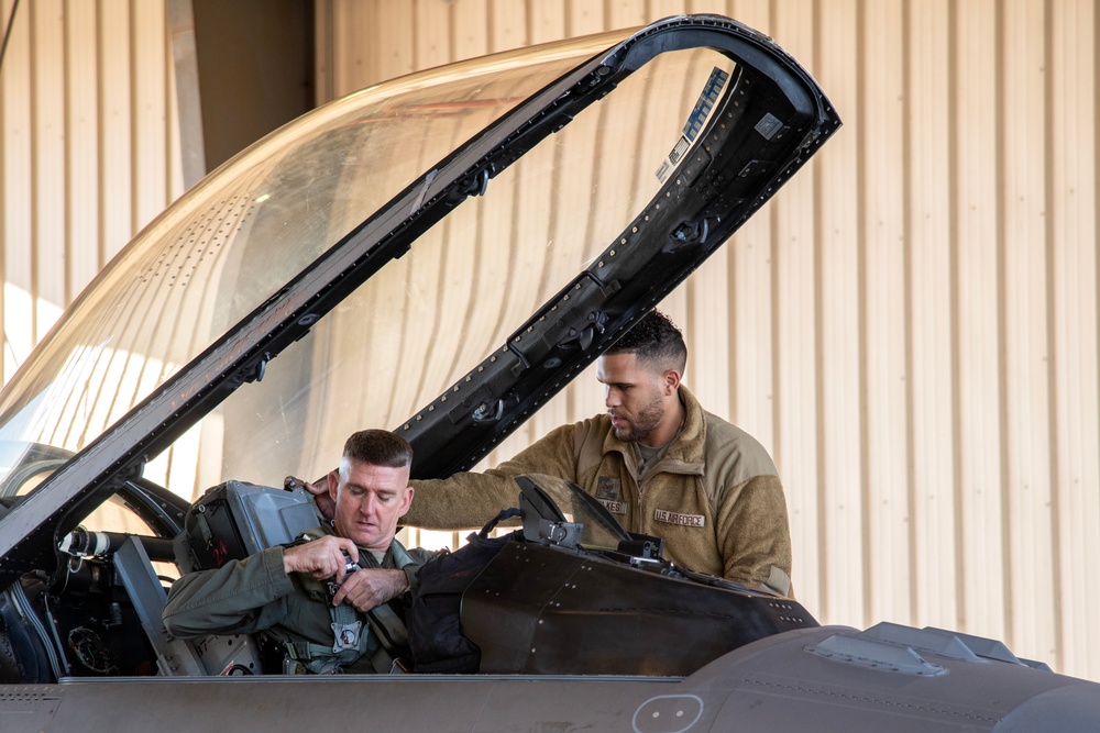 F-16C Fighting Falcon Gets First Flight After Receiving New Tail Flash