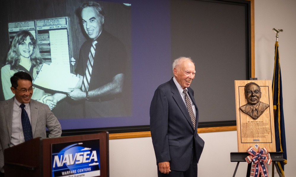 Jim Vallas Inducted as Warfare Center’s 12th Distinguished Alumni