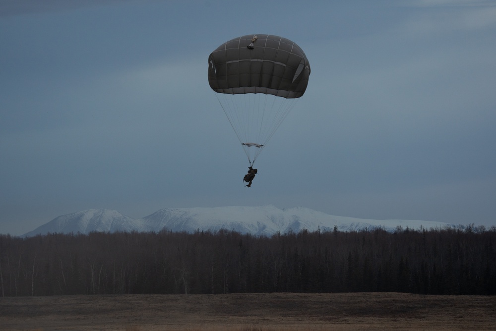 Arctic Angels conduct joint forcible entry operation during Arctic Aloha