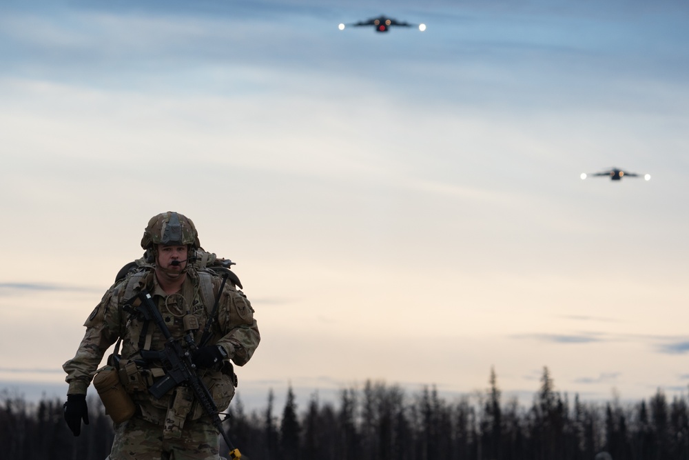 500 Arctic Angels conduct joint forcible entry operation during Arctic Aloha