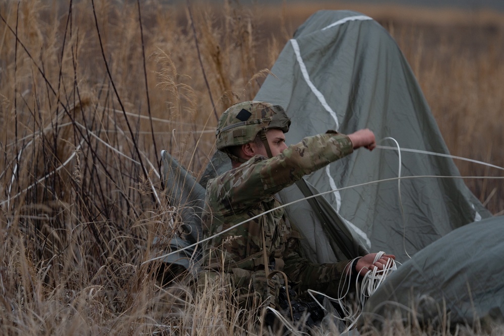 Arctic Angels conduct joint forcible entry operation during Arctic Aloha