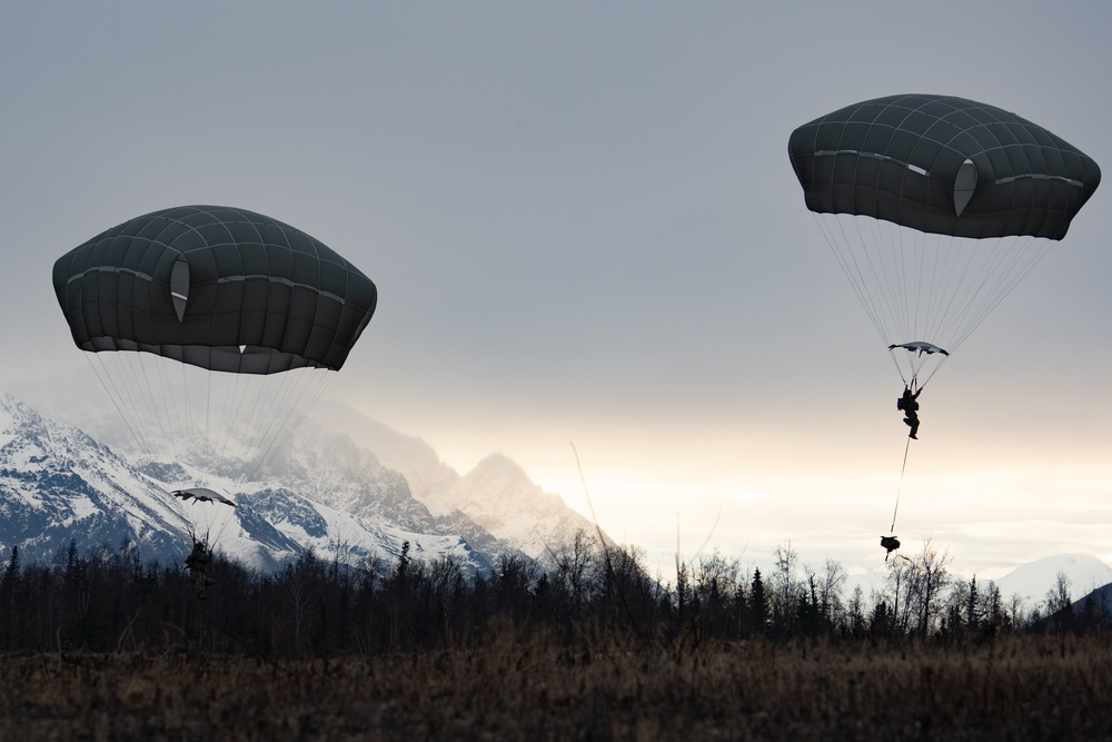 Arctic Angels conduct joint forcible entry operation during Arctic Aloha