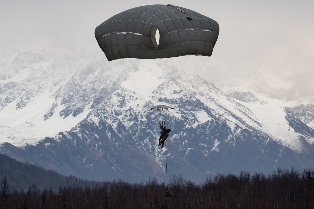 Arctic Angels conduct joint forcible entry operation during Arctic Aloha