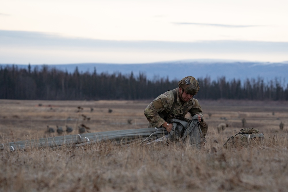 Arctic Angels conduct joint forcible entry operation during Arctic Aloha