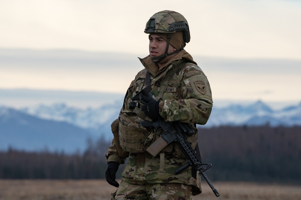 Arctic Angels conduct joint forcible entry operation during Arctic Aloha