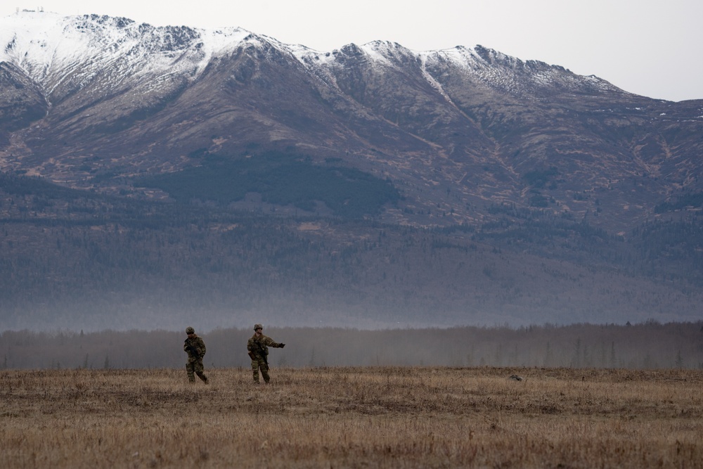 Arctic Angels conduct joint forcible entry operation during Arctic Aloha