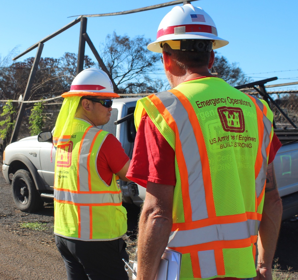 Quality Assurance Inspectors facilitate vehicle removal from the right of way in Lahaina, Hawai‘i