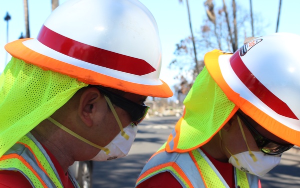 Quality Assurance Inspectors facilitate vehicle removal from the right of way in Lahaina, Hawai‘i