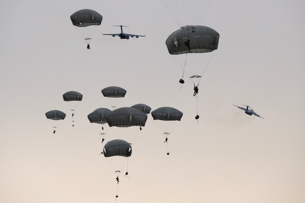 ‘Arctic Angels’ conduct joint forcible entry operation during Arctic Aloha