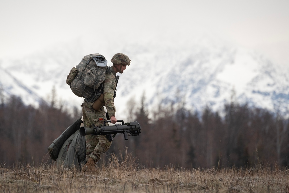 ‘Arctic Angels’ conduct joint forcible entry operation during Arctic Aloha