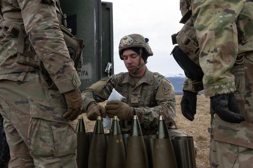 ‘Arctic Angels’ conduct joint forcible entry operation during Arctic Aloha