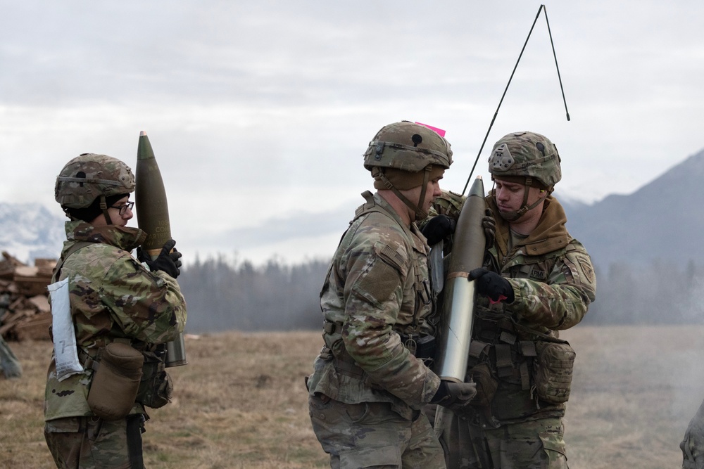 ‘Arctic Angels’ conduct joint forcible entry operation during Arctic Aloha