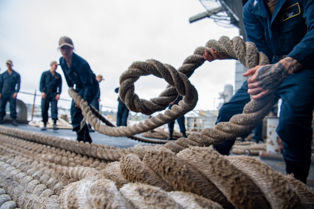 Sailors Handle Line