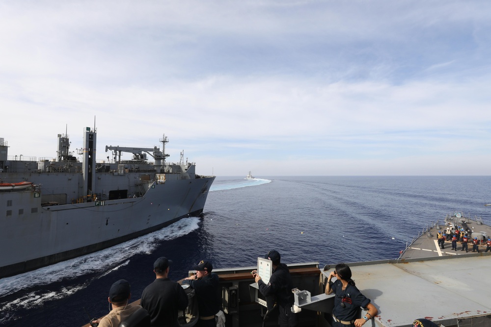 USS Ramage Conducts Underway Replenishment