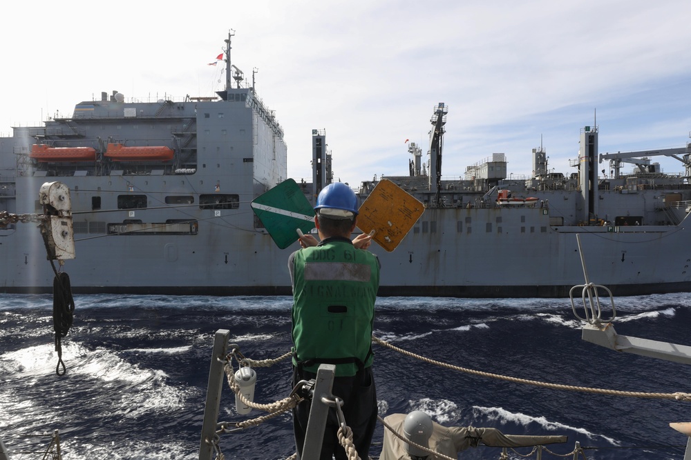 USS Ramage Conducts Underway Replenishment