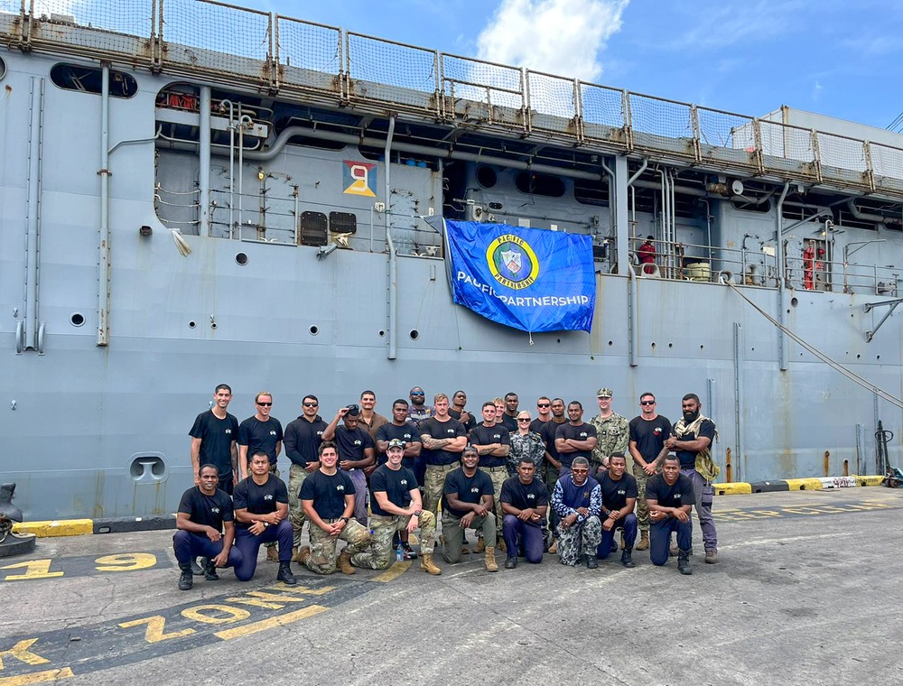 Pacific Partnership 2023: Divers Train Together in Fiji