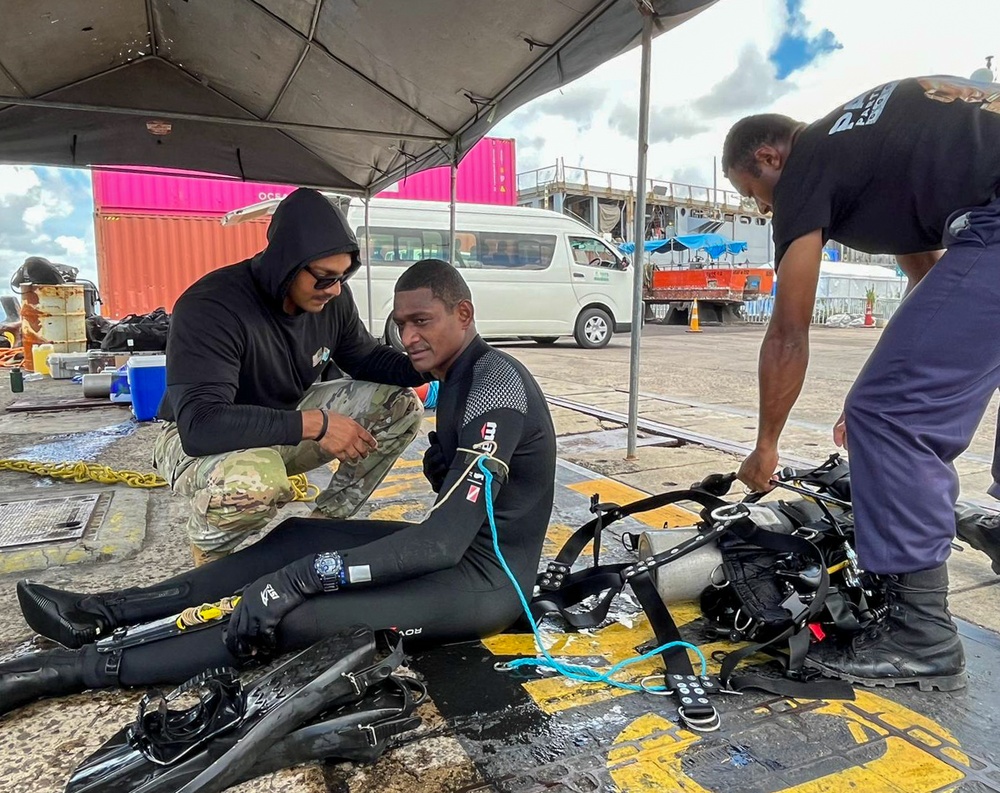 Pacific Partnership 2023: Divers Train Together in Fiji