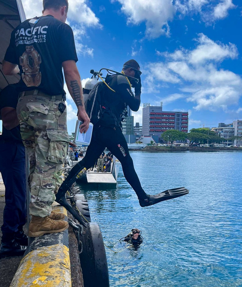 Pacific Partnership 2023: Divers Train Together in Fiji