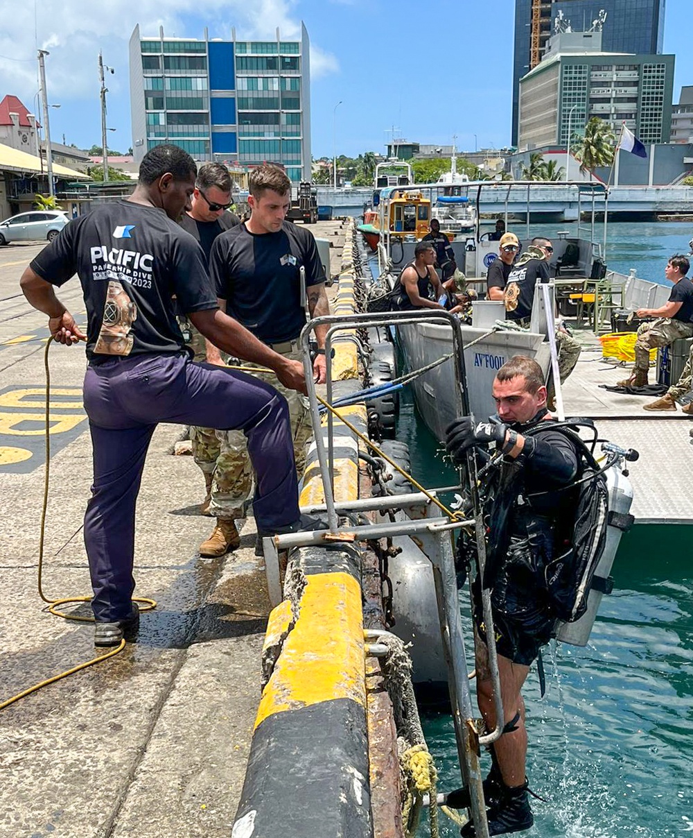 Pacific Partnership 2023: Divers Train Together in Fiji