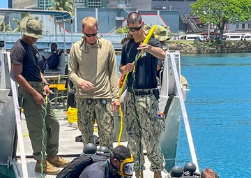 Pacific Partnership 2023: Divers Train Together in Fiji