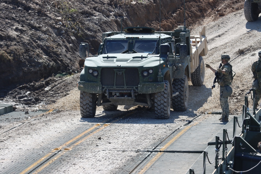 First Team Troopers Conduct Wet Gap Crossing