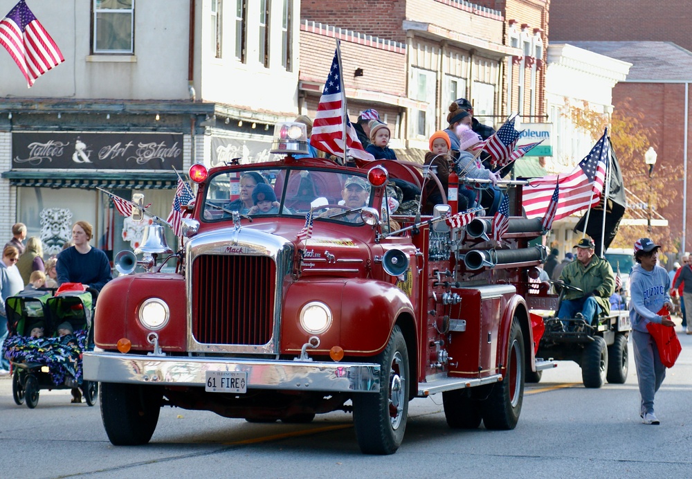 Illinois Army National Guard Supports Quincy (Illinois) Veterans Day Parade