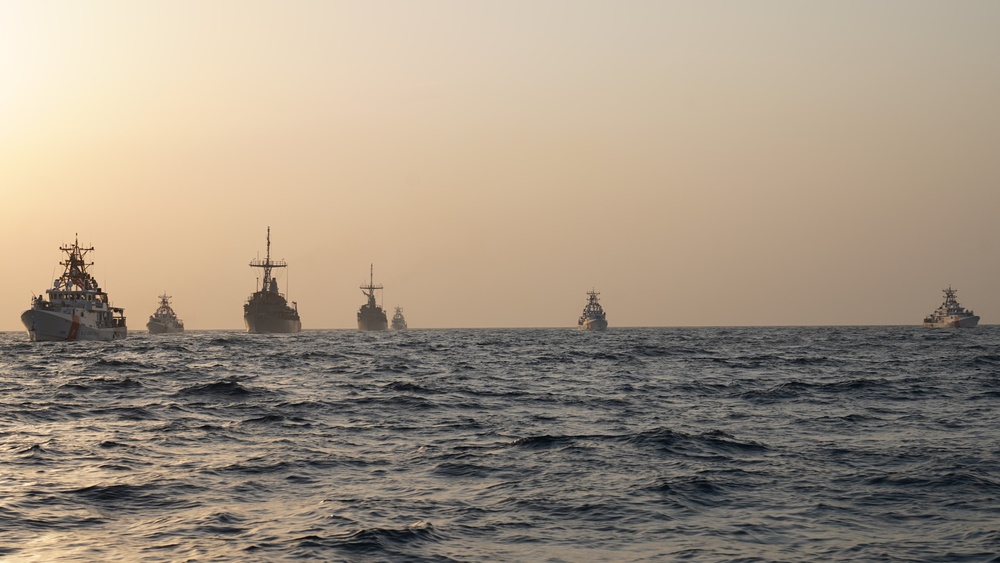 U.S. Coast Guard, U.S. 5th Fleet's Mine Countermeasures Ships Sail in the Gulf of Oman
