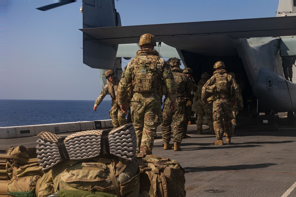 DVIDS - Images - 26th MEU(SOC) and USS Mesa Verde welcomes U.S. Army ...