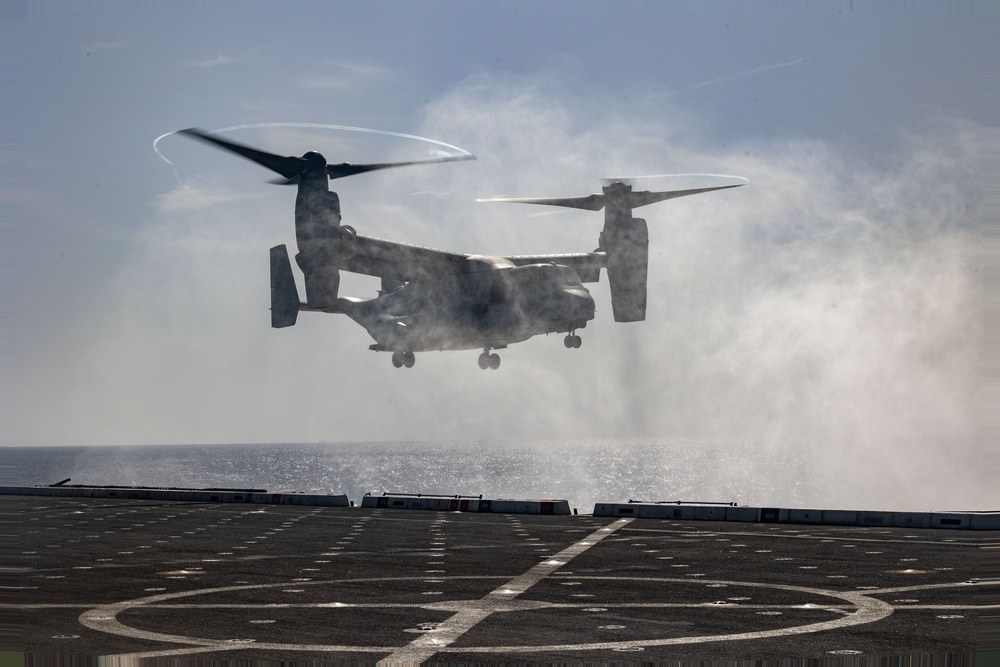 26th MEU(SOC) and USS Mesa Verde welcomes U.S. Army Soldiers