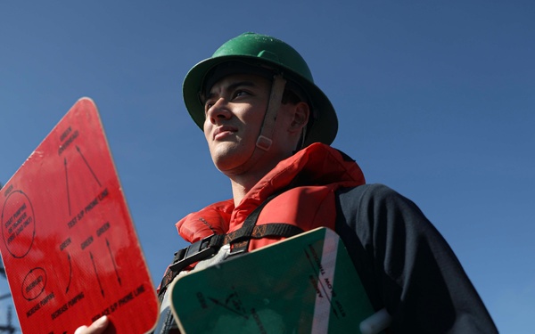 USS Dewey (DDG 105) Conducts Underway Replenishment with USNS Tippecanoe (T-AO 199)