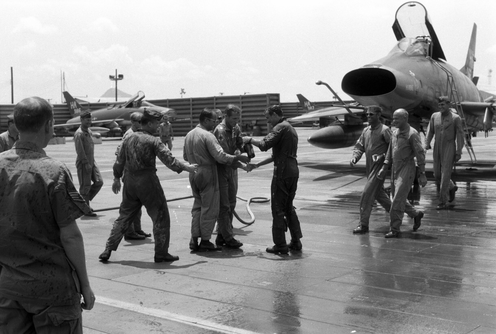 174th FS F-100 Fin Flight