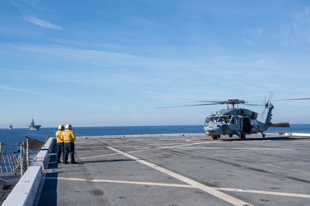 DVIDS - Images - USS Somerset and USS Boxer Conduct Flight Quarters ...