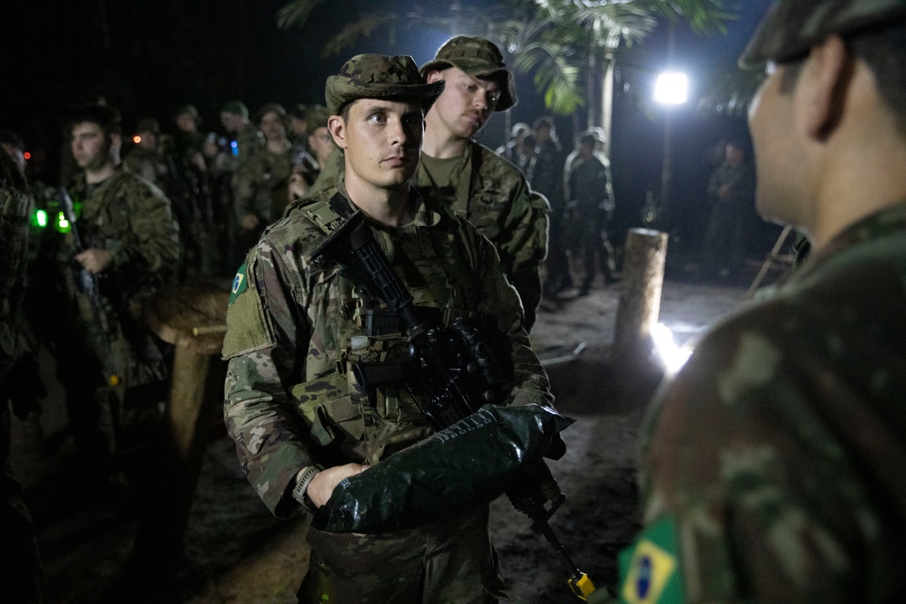 Southern Vanguard 24 Soldiers attend Brazilian Night Jungle Familiarization and Academics Course