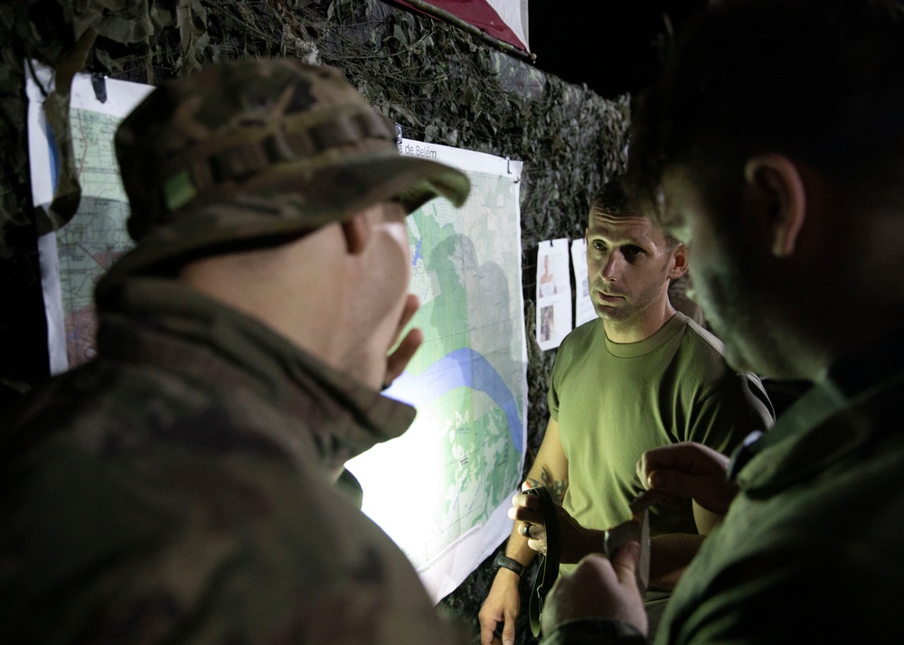 Southern Vanguard 24 Soldiers attend Brazilian Night Jungle Familiarization and Academics Course