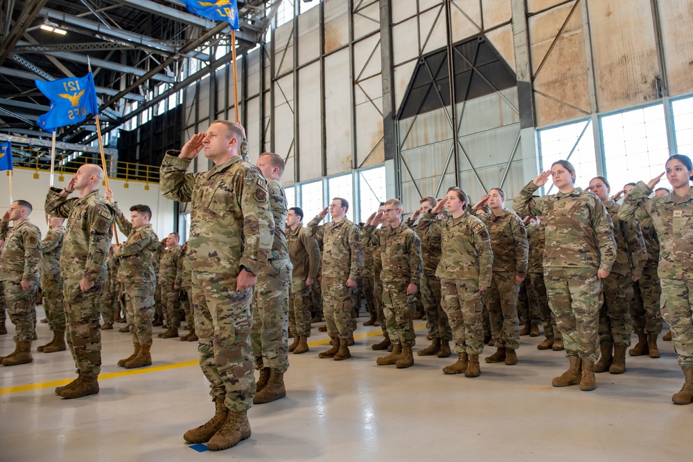 Powers takes command of 121st ARW