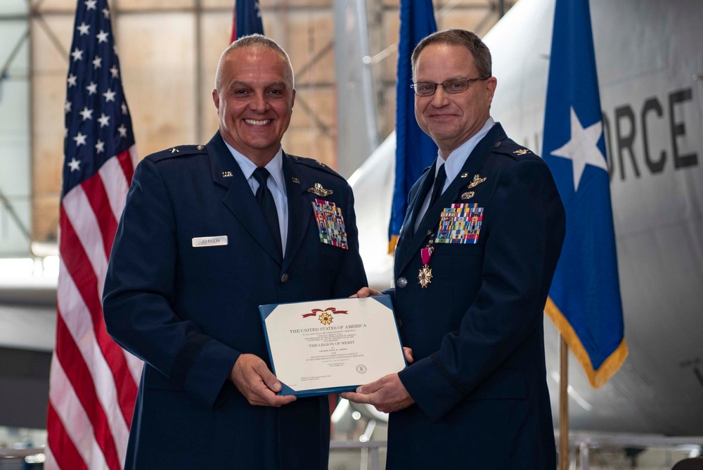 Powers assumes command of 121st ARW
