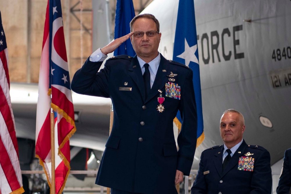 Powers assumes command of 121st ARW