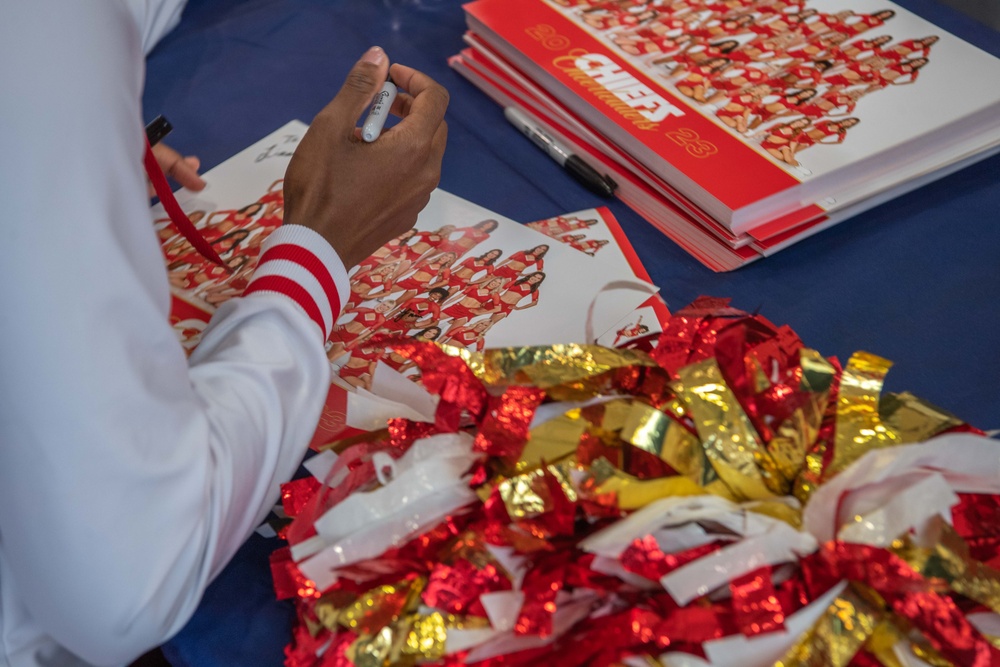 Chiefs cheerleaders, retired player visit fans in KMC